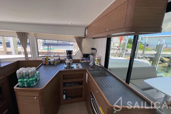 Lagoon 42 - Yacht Charter Sailica