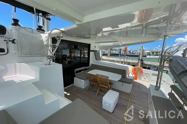 Lagoon 42 - Yacht Charter Sailica