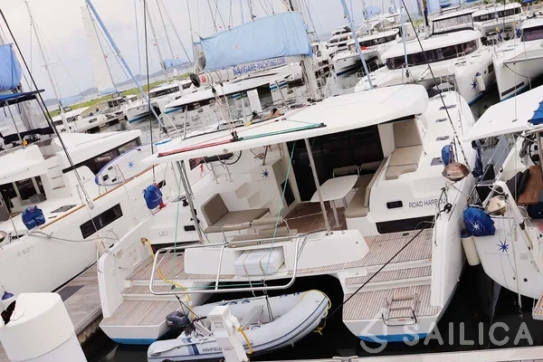 Lagoon 42 - Yacht Charter Sailica