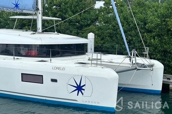Lagoon 42 - Yacht Charter Sailica