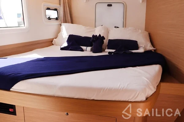 Lagoon 42 - Yacht Charter Sailica