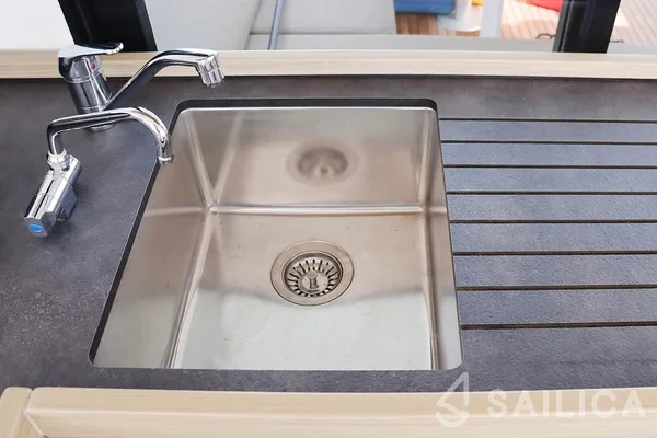 Lagoon 42 - Yacht Charter Sailica