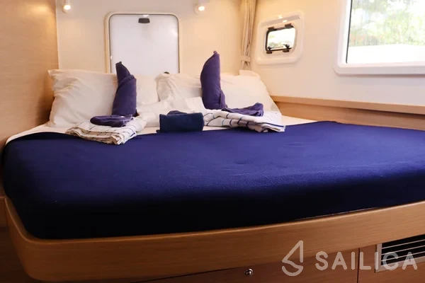 Lagoon 42 - Yacht Charter Sailica