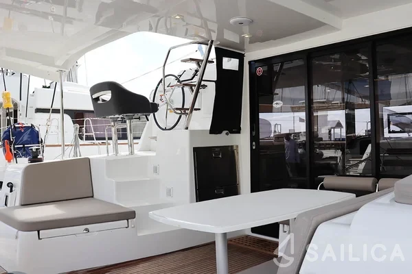 Lagoon 42 - Yacht Charter Sailica