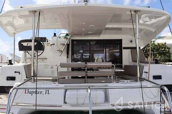 Lagoon 42 - Yacht Charter Sailica