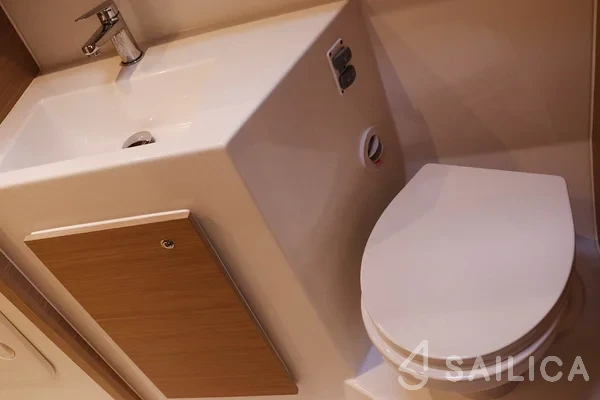 Lagoon 42 - Yacht Charter Sailica