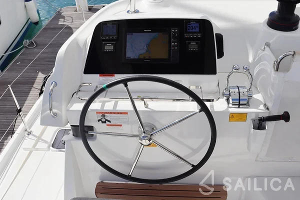 Lagoon 42 - Yacht Charter Sailica