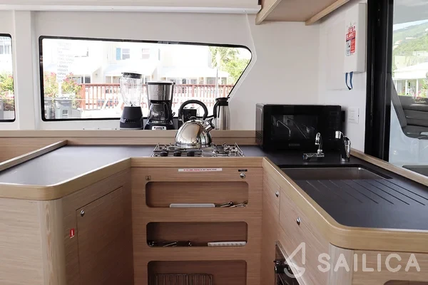 Lagoon 42 - Yacht Charter Sailica