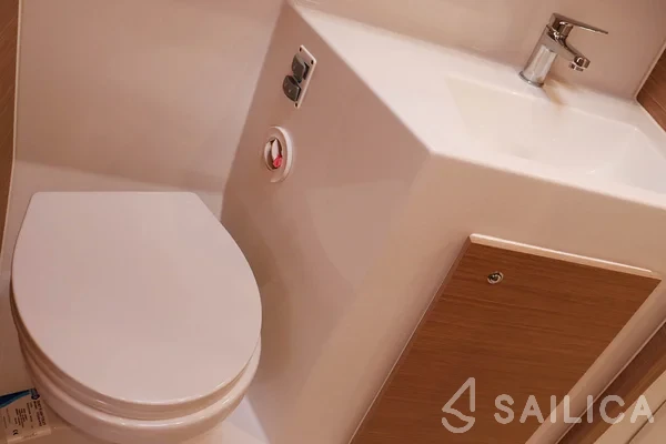 Lagoon 42 - Yacht Charter Sailica