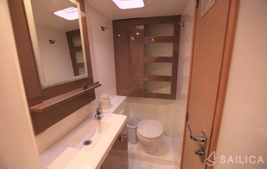 Lucia 40 - Yacht Charter Sailica