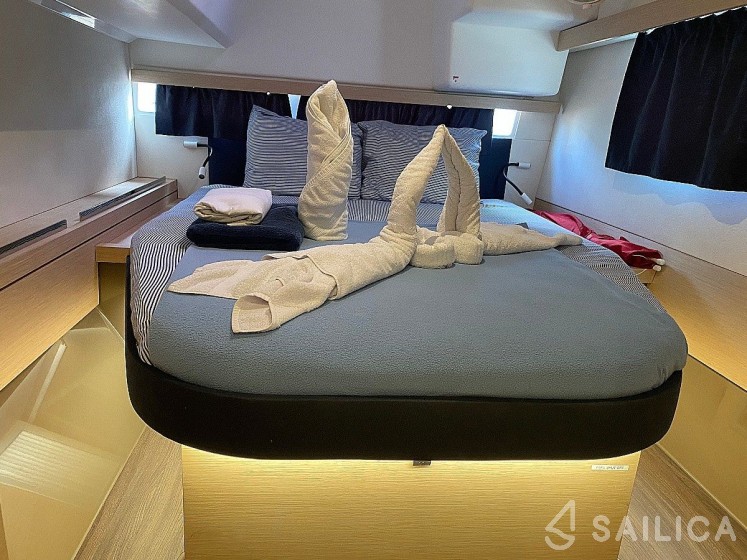 Lucia 40 - Yacht Charter Sailica