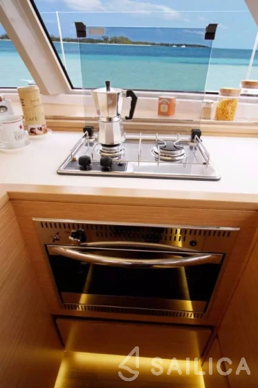 Nautitech 46 Fly - Yacht Charter Sailica