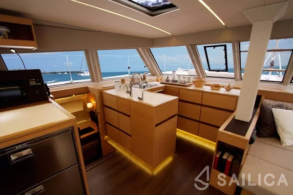 Nautitech 46 Fly - Yacht Charter Sailica