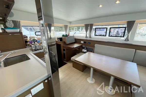 Lagoon 40 - Yacht Charter Sailica