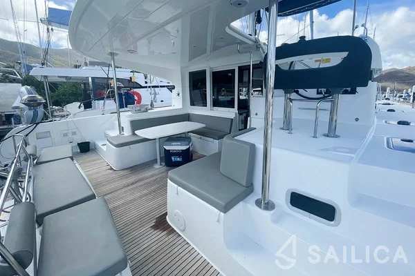 Lagoon 40 - Yacht Charter Sailica