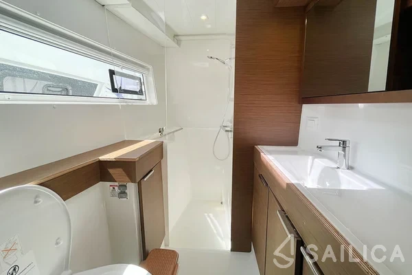Lagoon 40 - Yacht Charter Sailica