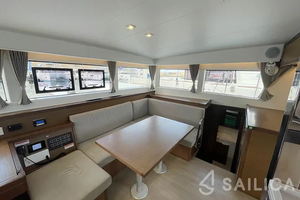 Lagoon 40 - Yacht Charter Sailica