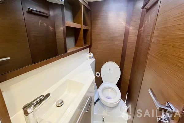 Lagoon 40 - Yacht Charter Sailica