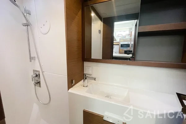 Lagoon 40 - Yacht Charter Sailica