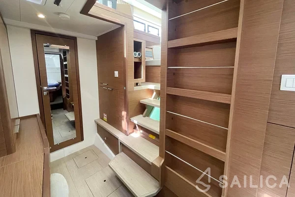 Lagoon 40 - Yacht Charter Sailica