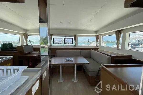 Lagoon 40 - Yacht Charter Sailica