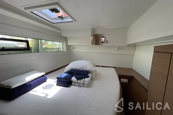 Lagoon 40 - Yacht Charter Sailica