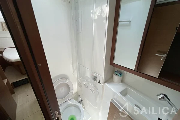 Lagoon 40 - Yacht Charter Sailica