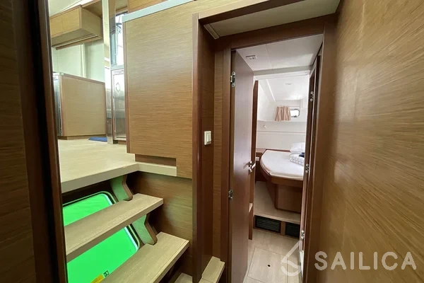 Lagoon 40 - Yacht Charter Sailica