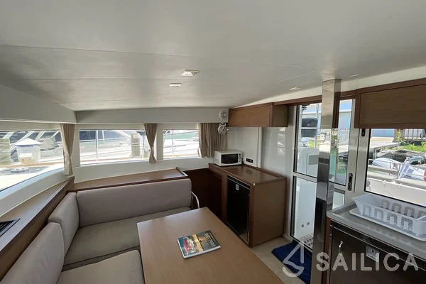 Lagoon 40 - Yacht Charter Sailica
