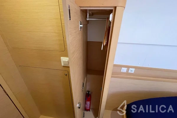 Lagoon 42 - Yacht Charter Sailica