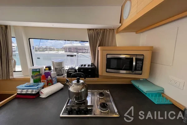 Lagoon 42 - Yacht Charter Sailica