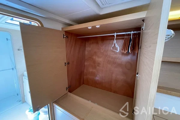 Lagoon 42 - Yacht Charter Sailica