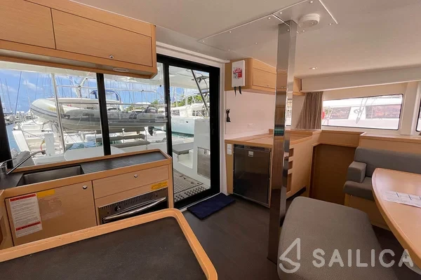Lagoon 42 - Yacht Charter Sailica