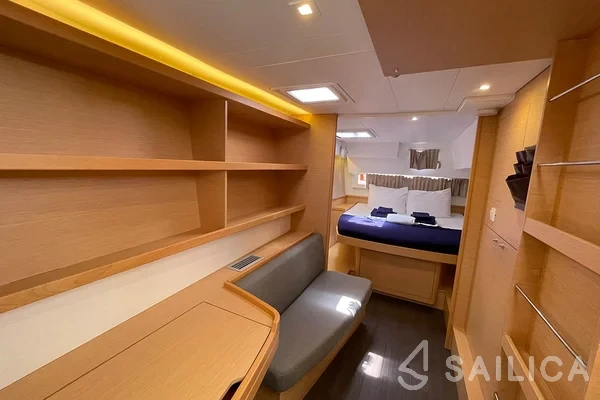 Lagoon 42 - Yacht Charter Sailica
