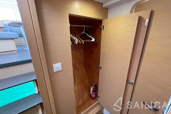 Lagoon 42 - Yacht Charter Sailica