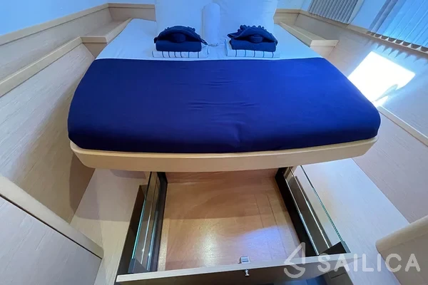 Lagoon 42 - Yacht Charter Sailica