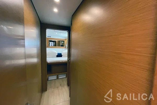 Lagoon 450  Flybridge - Yacht Charter Sailica