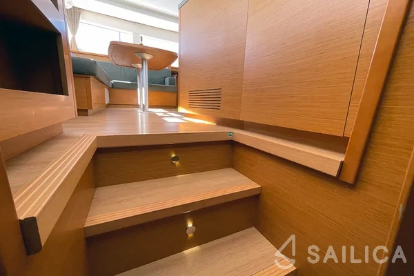 Lagoon 450  Flybridge - Yacht Charter Sailica