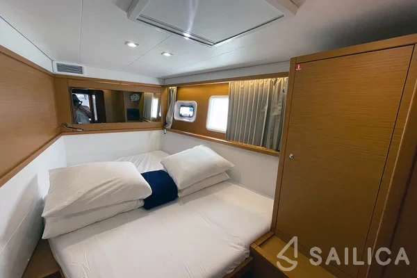 Lagoon 450  Flybridge - Yacht Charter Sailica