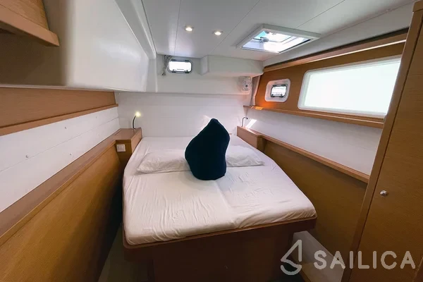 Lagoon 450  Flybridge - Yacht Charter Sailica