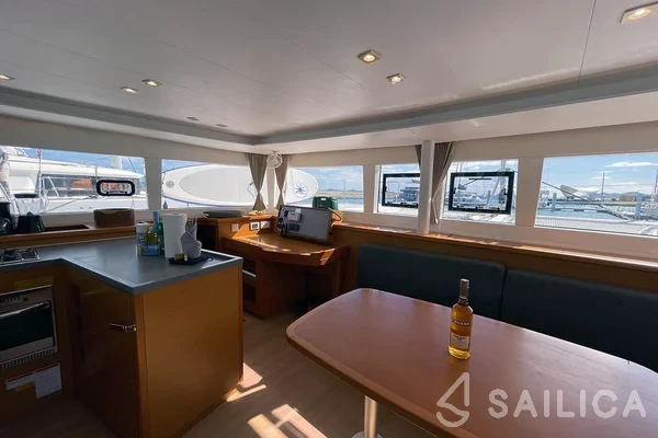 Lagoon 450  Flybridge - Yacht Charter Sailica