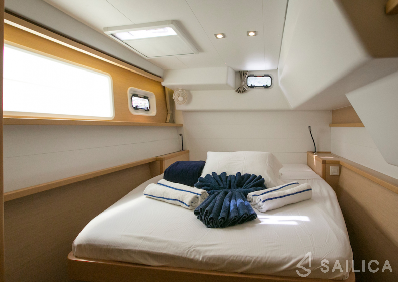 Lagoon 450 F - 4 + 2 cab. - Yacht Charter Sailica