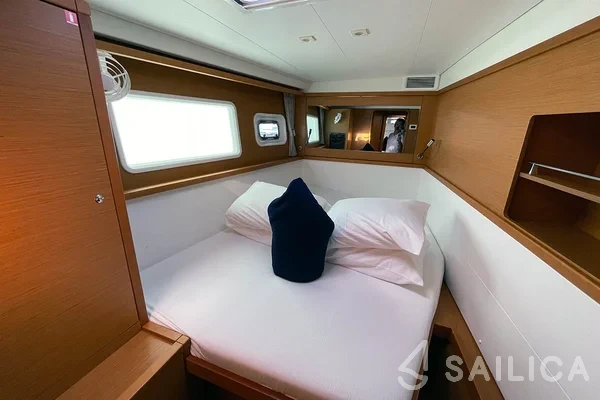 Lagoon 450  Flybridge - Yacht Charter Sailica