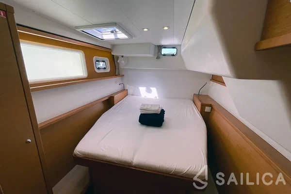Lagoon 450  Flybridge - Yacht Charter Sailica