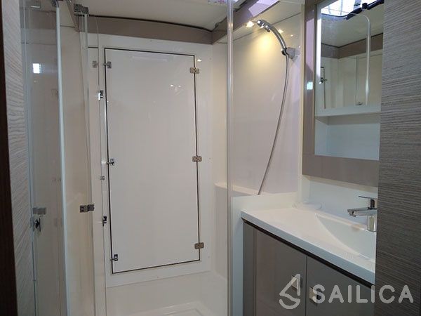 Lucia 40 - Yacht Charter Sailica