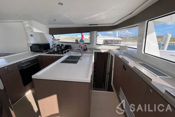 Bali 5.4. - Yacht Charter Sailica