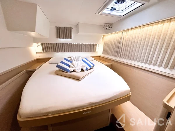 Lagoon 42 - Yacht Charter Sailica