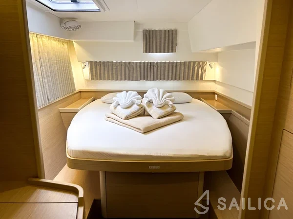 Lagoon 42 - Yacht Charter Sailica