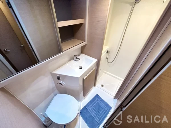 Lagoon 42 - Yacht Charter Sailica