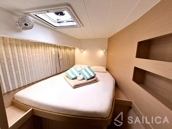 Lagoon 42 - Yacht Charter Sailica